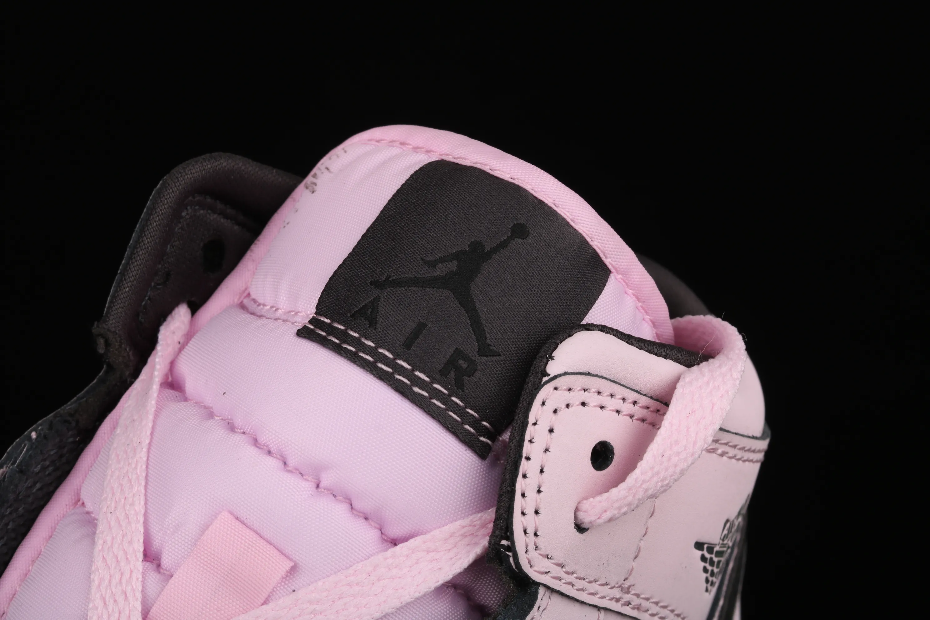 All categories Air Jordan Jordan series basketball shoes Air Jordan 1 Mid Air Jordan 1 Mid GS AJ1 Joe 1 white black pink cherry blossom 555112-601